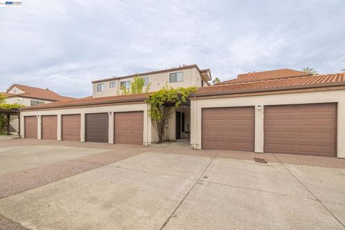 318a-21103 Gary Dr, Castro Valley, CA, 94546-6117 | Card Image