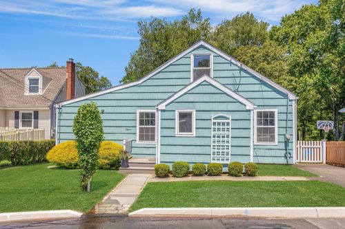 11 Margaret St, Norwalk, CT, 06851-3115 | Card Image