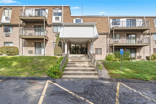 a201-752 Quaker Lane, Warwick, RI, 02818 | Card Image