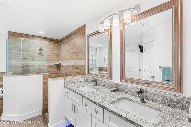 Beautiful quartz countertops | Image 24