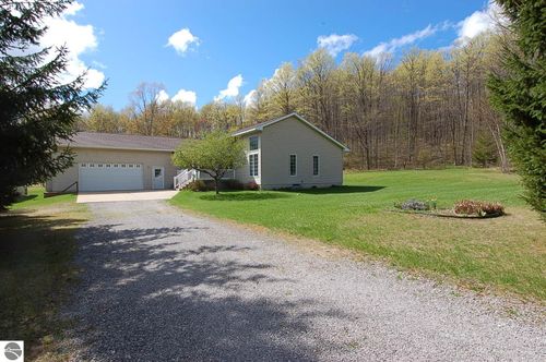 5626 W 28 1/2 Road, Cadillac, MI, 49601 | Card Image