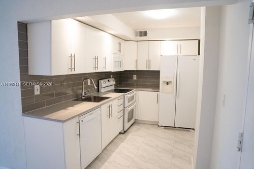 apt-619-16465 Ne 22nd Ave, North Miami Beach, FL, 33160-3797 | Card Image