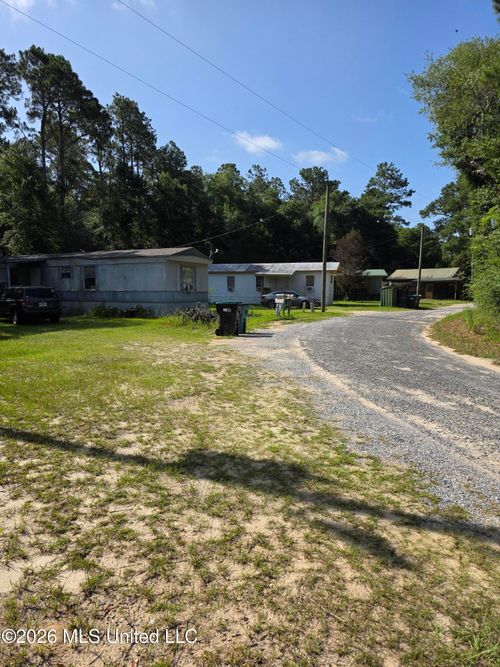 109 Lilly Pad Rd, Leakesville, MS, 39451-2400 | Card Image