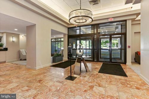 302-1808 Old Meadow Rd, MCLEAN, VA, 22102-1827 | Card Image