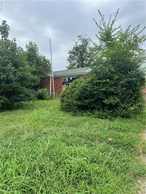 609 Aragona Blvd, Virginia Beach, VA, 23462-2103 | Card Image