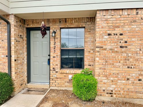 1223 Dallas Dr, Denton, TX, 76205-5110 | Card Image