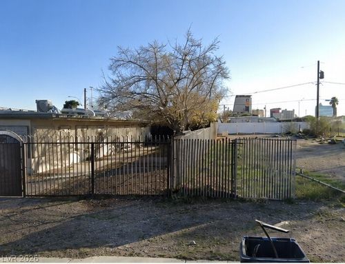 211 Jackson Ave, Las Vegas, NV, 89106-3021 | Card Image
