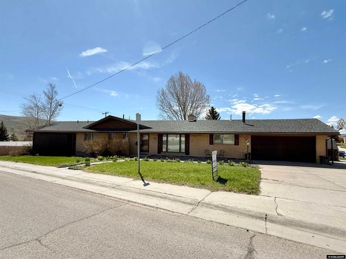 822 Moose St, Kemmerer, WY, 83101-3522 | Card Image