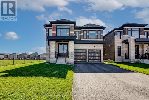 35 Walters St, Lindsay, ON, K9V6C2 | Card Image