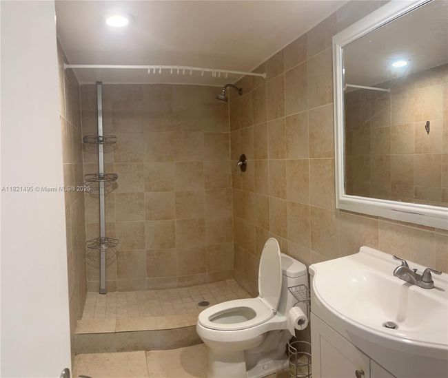 APT-207 - 19390 Collins Ave, Condo with 2 bedrooms, 2 bathrooms and null parking in Sunny Isles Beach FL | Image 51