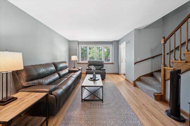 317 Hale St, Townhouse with 2 bedrooms, 2 bathrooms and 2 parking in Wheaton IL | Image 4
