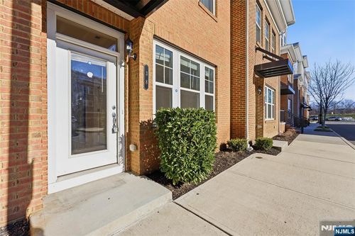 38 Bond St, North Brunswick, NJ, 08902-5035 | Card Image