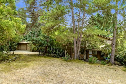 2305 88th Ave Ne, Clyde Hill, WA, 98004-2404 | Card Image