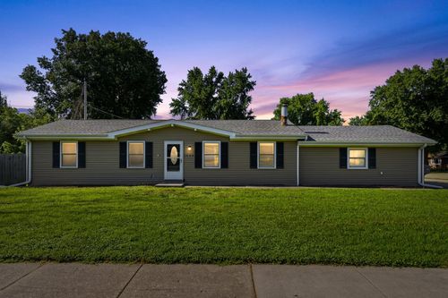 1929 Tanglefoot Ln, Bettendorf, IA, 52722-2686 | Card Image