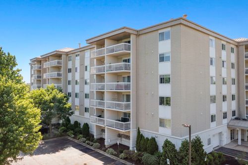 605-2020 Saint Regis Dr, Lombard, IL, 60148-4982 | Card Image