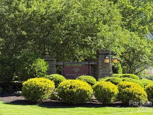 650 Creekside Dr, Maggie Valley, NC, 28751-7716 | Card Image