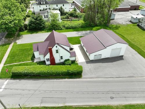 343 N Peterboro St, Canastota, NY, 13032-1154 | Card Image