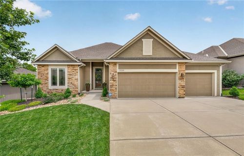 12255 Nw Belmont Dr, Platte City, MO, 64079-7299 | Card Image