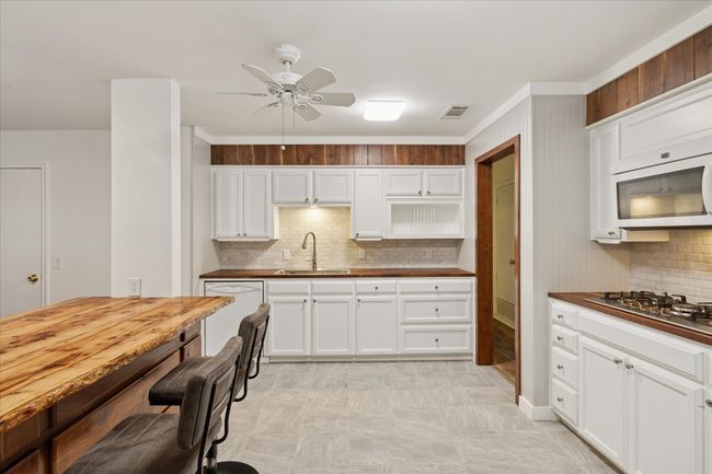 226 Hillcrest St, House other with 3 bedrooms, 2 bathrooms and null parking in Sanger TX | Image 9