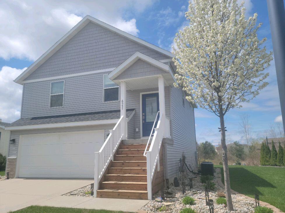 Moss Lake Dr, Hudsonville, MI 49426