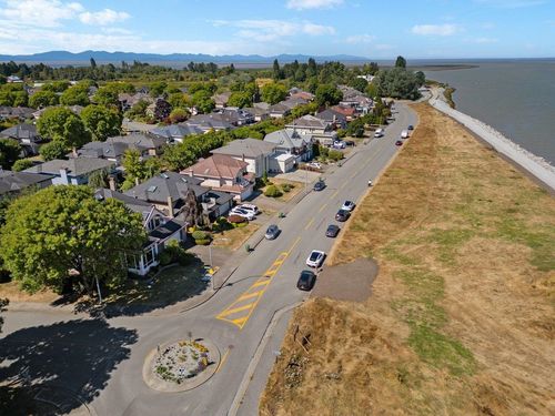 3340 River Rd, Richmond, BC, V7C5N2 | Card Image