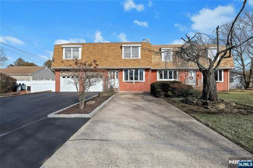 4 Highfield Ct, Wayne, NJ, 07470-3024 | Card Image