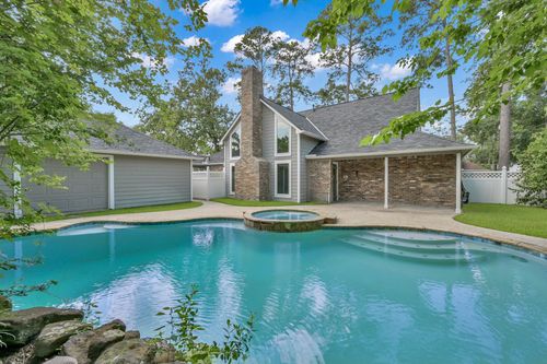 402 Pine Manor Dr, Conroe, TX, 77385-9064 | Card Image