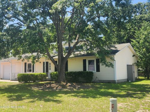 205 Cinnamon Dr, Hubert, NC, 28539-4444 | Card Image