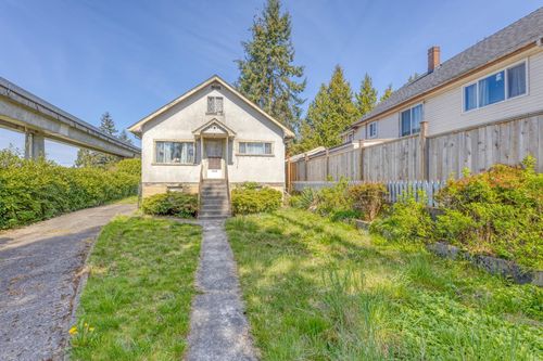 2323 Dublin St, New Westminster, BC, V3M3B3 | Card Image
