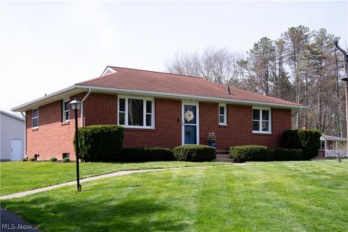 8345 Schubert Avenue N, Alliance, OH, 44601 | Card Image