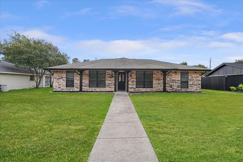 236 Charles St, Desoto, TX, 75115-3928 | Card Image
