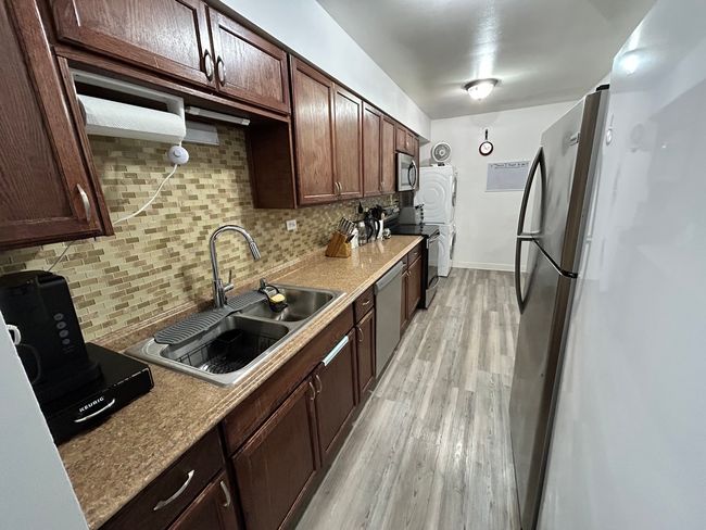 APT-201 - 822 E Old Willow Rd, Condo with 3 bedrooms, 2 bathrooms and 2 parking in Prospect Heights IL | Image 8