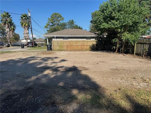 502 Chalmette Ave, Chalmette, LA, 70043-4264 | Card Image