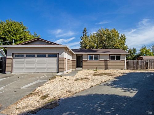 1111 Modoc Dr, Santa Rosa, CA, 95403-9452 | Card Image