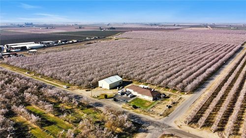 2465 N Lassen Ave, Kerman, CA, 93630-9511 | Card Image