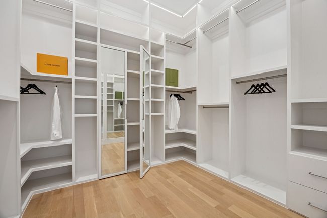 Primary Closet | Image 23