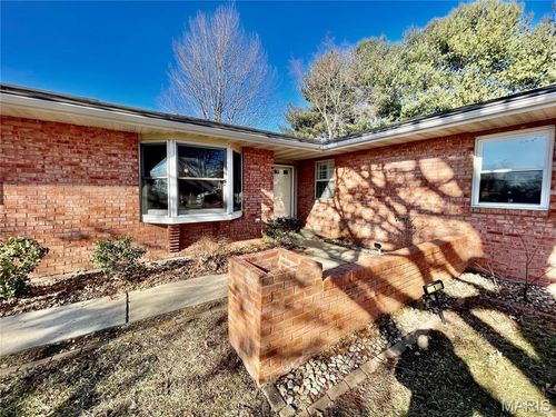 1-1 Innsbruck Ln, Shiloh, IL, 62221-4433 | Card Image