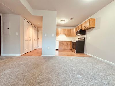 FOYER/KITCHEN W/STAINLESS APPLIANCE | Image 3