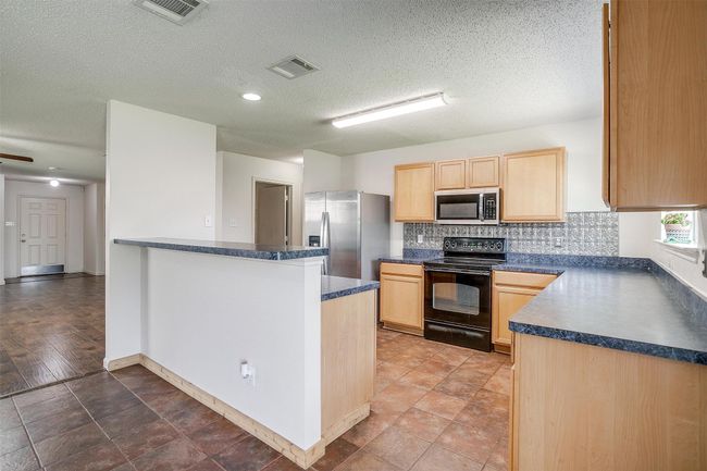 1604 Withers Way, House other with 3 bedrooms, 2 bathrooms and null parking in Krum TX | Image 16