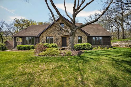 4802 Country Meadows Rd, Brooklyn, WI, 53521-9468 | Card Image
