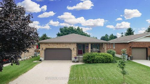 87 Napier St, Mitchell, ON, N0K1N0 | Card Image