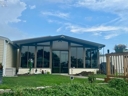 2860 W Risingsun Rd, Port Clinton, OH, 43452-9692 | Card Image