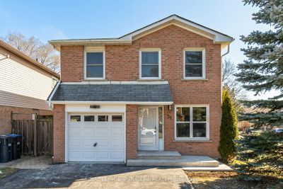 31 Horton Cres, House other with 3 bedrooms, 3 bathrooms and 3 parking in Brampton ON | Image 2