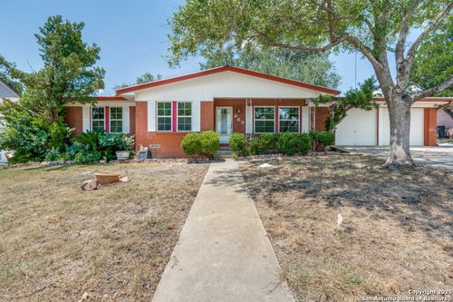 663 Lockener Ave, New Braunfels, TX, 78130-5337 | Card Image