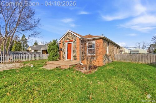 33524 Duncan, Fraser, MI, 48026-1961 | Card Image