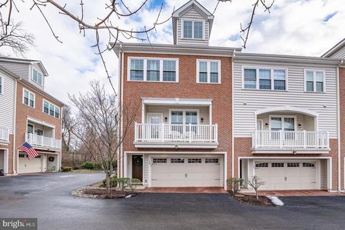 19 Village Sq, PAOLI, PA, 19301-2108 | Card Image