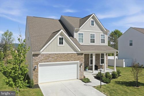 639 Barksdale Dr, CHARLES TOWN, WV, 25414-5721 | Card Image