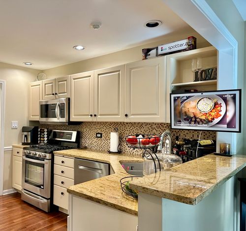 8438-8438 Chicory Ct, Darien, IL, 60561-1770 | Card Image