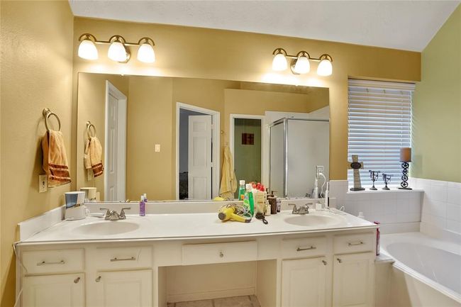 1414 Chesterpoint Dr, House other with 3 bedrooms, 2 bathrooms and 2 parking in Spring TX | Image 14