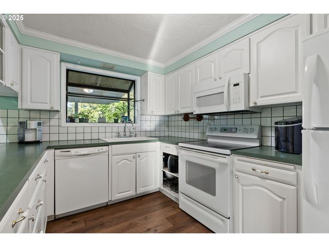 22400 S Evergreen Dr, House other with 5 bedrooms, 3 bathrooms and 2 parking in Beavercreek OR | Image 7